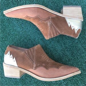 New Linea Paolo Warner Western Bootie Suede Camel Tan Gold 7.5